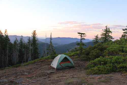 Camp Kitchen for Solo Camping: The Minimalist Setup That Still Cooks Real Food